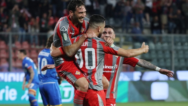 Cremonese's  Massimo Coda celebrates after scoring the goal 3-0 during the Serie B soccer match between Cremonese and Catanzaro at the Giovanni Zini Stadium in Cremona, north Italy - Monday, May 25, 2024. Sport - Soccer (Photo by Valentina Renna/Lapresse)