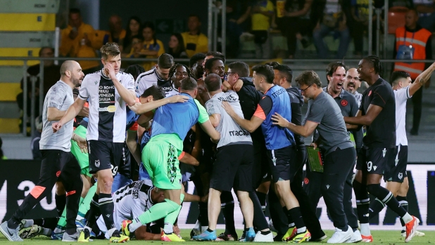 Keinan Davis of Udinese celebrates with his teammates after scoring 0-1 goal during the Serie A soccer match between Frosinone Calcio and Udinese Calcio at Benito Stirpe stadium in Frosinone, Italy, 26 May 2024. ANSA/FEDERICO PROIETTI