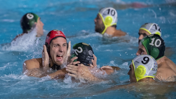 epa11396758 Players of FTC celebrate winning the Men's Water Polo Champions League Final Four final match between FTC Telekom of Hungary and S.D. Pro Recco of Italy in Gzira, Malta, 07 June 2024.  EPA/Zsolt Szigetvary HUNGARY OUT