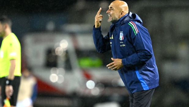 EMPOLI, ITALY - JUNE 09: Head coach of Italy Luciano Spalletti gestures during an International Friendly between Italy and Bosnia & Herzegovina at Stadio Carlo Castellani on June 09, 2024 in Empoli, Italy.  (Photo by Claudio Villa/Getty Images)