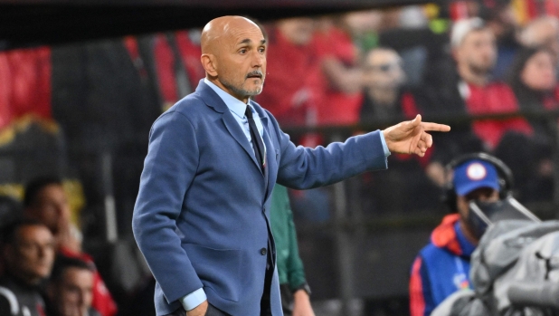 Italy's head coach Luciano Spalletti gestures during the UEFA Euro 2024 Group B football match between Italy and Albania at the BVB Stadion in Dortmund on June 15, 2024. (Photo by Alberto PIZZOLI / AFP)