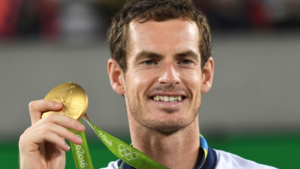 Gold medallist Britain's Andy Murray poses on the podium of the men's singles gold medal tennis event at the Olympic Tennis Centre of the Rio 2016 Olympic Games in Rio de Janeiro on August 14, 2016. (Photo by Luis Acosta / AFP)