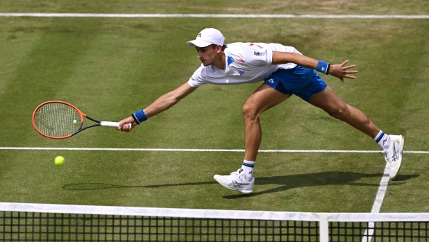 LONDON, ENGLAND - JUNE 19: Matteo Arnaldi of Italy plays a forehand against Rinky Hijikata of Australia during the Men's Singles Round of 16 match on Day Three of the cinch Championships at The Queen's Club on June 19, 2024 in London, England.  (Photo by Mike Hewitt/Getty Images)