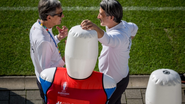President of the Swiss Football Association, Dominique Blanc (L) speaks with Switzerland's head coach Murat Yakin prior to a training session of Team Switzerland during the UEFA Euro 2024 Football Championship, at the Stadion auf der Waldau in Stuttgart on June 24, 2024.  (Photo by Fabrice COFFRINI / AFP)