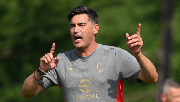CAIRATE, ITALY - JULY 08: Head coach AC Milan Paulo Fonseca reacts during the AC Milan training session at Milanello on July 08, 2024 in Cairate, Italy. (Photo by Claudio Villa/AC Milan via Getty Images)