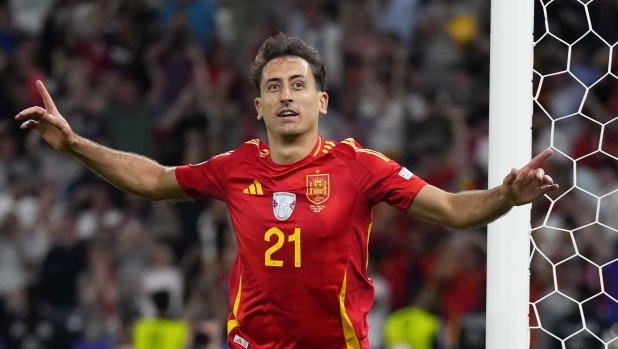 Spain's Mikel Oyarzabal celebrates after scoring his side's second goal during the final match between Spain and England at the Euro 2024 soccer tournament in Berlin, Germany, Sunday, July 14, 2024. (AP Photo/Manu Fernandez)