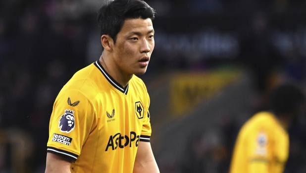 FILE - Wolverhampton Wanderers' Hwang Hee-chan attends the English Premier League soccer match between Wolverhampton Wanderers and Arsenal in Wolverhampton, England, on April 20, 2024. Italian soccer team Como has defended a player who allegedly said Wolves’ South Korean forward Hee Chan Hwang “thinks he’s Jackie Chan” during a pre-season game on Monday. (AP Photo/Rui Vieira, File)