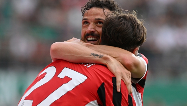 VIENNA, AUSTRIA - JULY 20:  Alessandro Florenzi of AC Milan celebrates with Daniel Maldini after scoring the goal during the Pre-season Friendly match between SK Rapid Wien and AC Milan at Allianz Stadion on July 20, 2024 in Vienna, Austria. (Photo by Claudio Villa/AC Milan via Getty Images)
