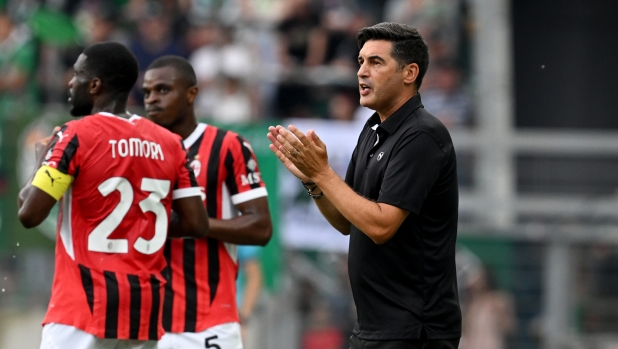 VIENNA, AUSTRIA - JULY 20: Head coach AC Milan Paulo Fonseca reacts during the Pre-season Friendly match between SK Rapid Wien and AC Milan at Allianz Stadion on July 20, 2024 in Vienna, Austria. (Photo by Claudio Villa/AC Milan via Getty Images)