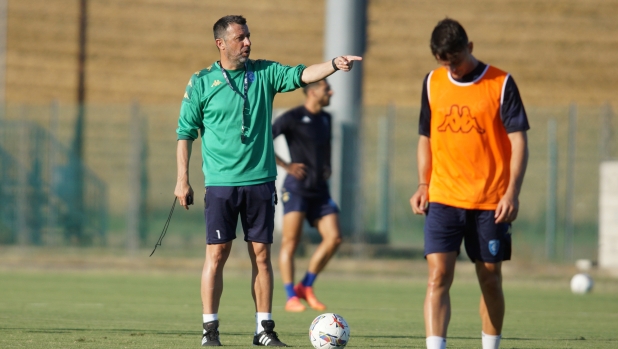 Foto Alessandro La Rocca/LaPresse 16 Luglio 2024 Pre Season  Amichevole- Empoli vs Empoli Primavera - 2024  Centro Sportivo di Petroio-Vinci-Firenze                               Nella foto: Roberto D'Aversa, allenatore Empoli  Photo Alessandro La Rocca/LaPresse July 16 2024  , Italy - sport, soccer - Pre Season  Amichevole- Empoli vs Empoli Primavera - 2024 Centro Sportivo di Petroioi stadium -Vinci-Firenze                                      In the pic: Roberto D'Aversa, allenatore Empoli