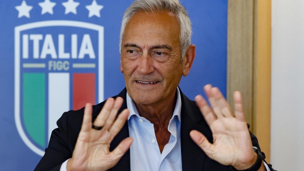 Gabriele Gravina, presidente della FIGC, parla con i giornalisti al termine della riunione del Consiglio Federale della FIGC, Roma 29 luglio 2024. ANSA/FABIO FRUSTACI