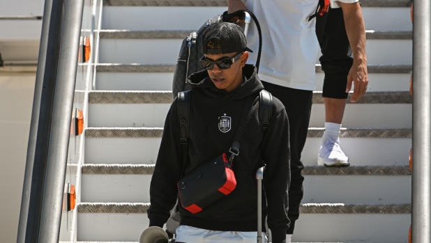 epa11479923 Spain's national soccer team player Lamine Yamal arrives at Adolfo Suarez Madrid-Barajas airport, in Madrid, Spain, 15 July 2024. Spain defeated England by 2-1 in the final of the UEFA EURO 2024 in Germany on 14 July 2024.  EPA/FERNANDO VILLAR