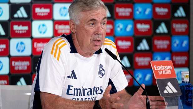 epa11552647 Real Madrid's head coach Carlo Ancelotti gives a press conference after the team's training session at Valdebebas Sports City in Madrid, Spain, 17 August 2024, on the eve of their LaLiga soccer match against Mallorca.  EPA/Daniel Gonzalez