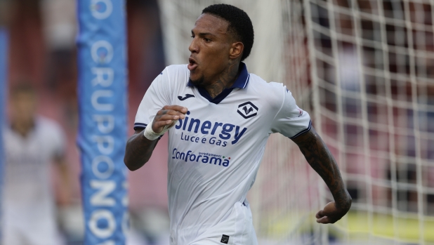 Verona's Michael Folorunsho celebrates after scoring a goal   during the Serie A soccer match between Salernitana and Hellas Verona at the Arechi Stadium in Salerno, south Italy - Monday, May 20 , 2024. Sport - Soccer .  (Photo by Alessandro Garofalo/Lapresse)