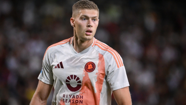 CAGLIARI, ITALY - AUGUST 18: AS Roma player Artem Dovbyk during the Serie A match between Cagliari and AS Roma at Sardegna Arena on August 18, 2024 in Cagliari, Italy. (Photo by Fabio Rossi/AS Roma via Getty Images)