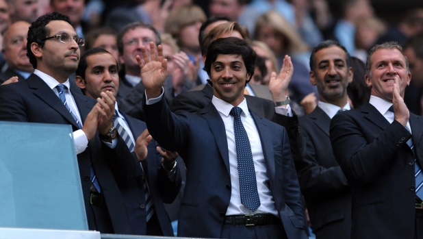 Il proprietario del Manchester City, lo sceicco di Abu Dhabi, Mansour bin Zayed al-Nahyan, durante la partita di Premiership contro il Liverpool in una immagine del 23 agosto 2010 a Manchester.
ANSAROBIN PARKER