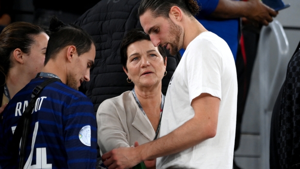 Veronique Rabiot (C) speaks with her son France's midfielder #14 Adrien Rabiot (R) end the Qatar 2022 World Cup Group D football match between France and Denmark at Stadium 974 in Doha on November 26, 2022. (Photo by FRANCK FIFE / AFP)