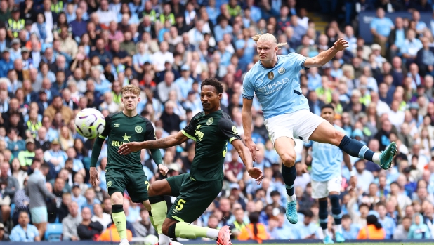 MANCHESTER, ENGLAND - SEPTEMBER 14: Erling Haaland of Manchester City scores his team's first goal during the Premier League match between Manchester City FC and Brentford FC at Etihad Stadium on September 14, 2024 in Manchester, England. (Photo by Naomi Baker/Getty Images)