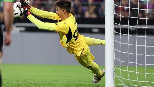 BALTIMORE, MARYLAND - AUGUST 06: Lorenzo Torriani of AC Milan saves a penalty during a penalty shootout during a Pre-Season Friendly match between FC Barcelona and AC Milan at M&T Bank Stadium on August 06, 2024 in Baltimore, Maryland.   Scott Taetsch/Getty Images/AFP (Photo by Scott Taetsch / GETTY IMAGES NORTH AMERICA / Getty Images via AFP)