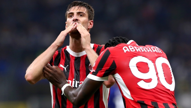 MILAN, ITALY - SEPTEMBER 22: Matteo Gabbia of AC Milan celebrates scoring his team's second goal with teammate Tammy Abraham during the Serie A match between FC Internazionale and AC Milan at Stadio Giuseppe Meazza on September 22, 2024 in Milan, Italy. (Photo by Marco Luzzani/Getty Images)