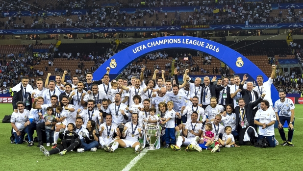 Real Madrid celebrates the winning of the Champions League after the UEFA Champions League Final between Real Madrid and Atletico Madrid Atletico Madrid at Stadio San Siro, Milan, Italy on 28 May 2016  (Photo by Giuseppe Maffia/NurPhoto) (Photo by Giuseppe Maffia / NurPhoto / NurPhoto via AFP)