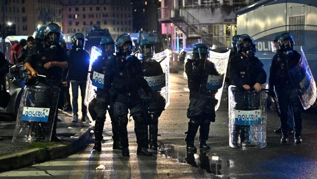 Genoa's supporters ahlgaints the Police after the Italy Cup match Genoa Cfc vs Uc Sampdoria, at Luigi Ferraris stadium. Genova, 25 september 2024. ANSA/LUCA ZENNARO