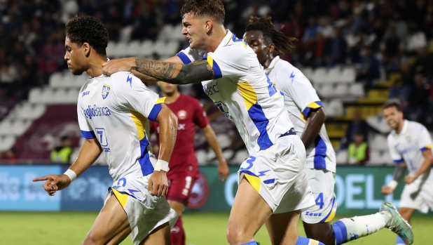 Anthony Oyono(20 Frosinone Calcio) celebration goal 0-1  during the  Serie BKT soccer match between Cittadella  and Frosinone at the  Pier Cesare Tombolato Stadium, north Est Italy - Friday , September 27, 2024. Sport - Soccer (Photo by Paola Garbuio /Lapresse)