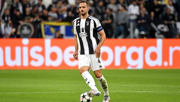 TURIN, ITALY - SEPTEMBER 17: Federico Gatti of Juventus controls the ball during the UEFA Champions League 2024/25 League Phase MD1 match between Juventus and PSV Eindhoven at Juventus Stadium on September 17, 2024 in Turin, Italy. (Photo by Filippo Alfero - Juventus FC/Juventus FC via Getty Images)