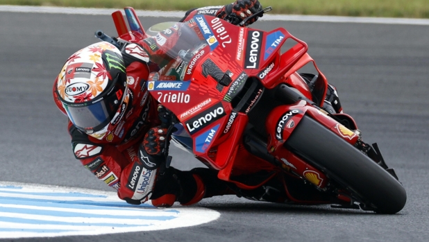 epa11644902 Winner Ducati Lenovo rider Francesco Bagnaia of Italy in action during the MotoGP race of the Motorcycling Grand Prix of Japan in Motegi, north of Tokyo, Japan, 06 October 2024.  EPA/FRANCK ROBICHON