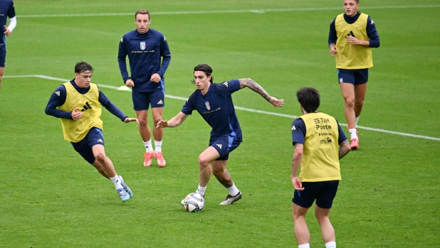 (from L) Niccolo Pisilli, Davide Frattesi, Riccardo Calafiori and Mateo Retegui during a training session of the Italian national football team in view of the two National League matches against Belgium and Israel, Coverciano, near Florence, Italy, 07 October 2024.   ANSA / CLAUDIO GIOVANNINI