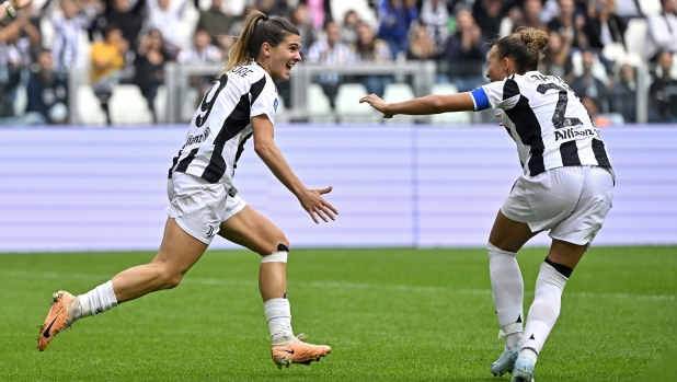 TORINO, ITALY - OCTOBER 13: Sofia Cantore of Juventus celebrates with Arianna Caruso after scoring a goal during the Women Serie A match between Juventus and AS Roma at Allianz Stadium on October 13, 2024 in Torino, Italy.  (Photo by Filippo Alfero - Juventus FC/Juventus FC via Getty Images)