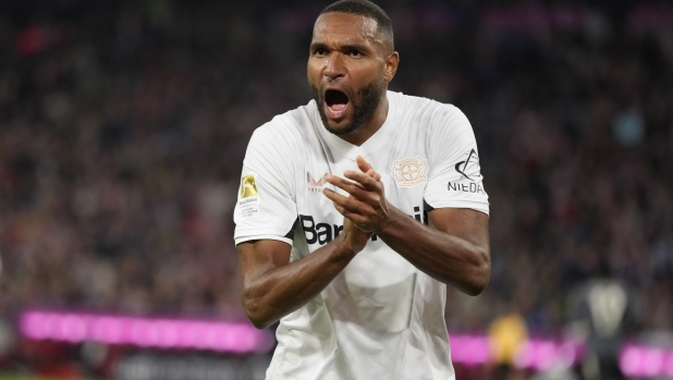 Leverkusen's Jonathan Tah reacts during the Bundesliga soccer match between Bayern Munich and Leverkusen at the Allianz Arena in Munich, Germany, Saturday, Sept. 28, 2024. (AP Photo/Matthias Schrader)