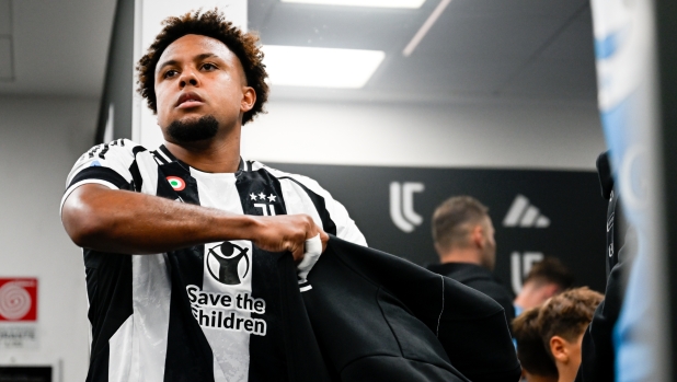 TURIN, ITALY - SEPTEMBER 21: Weston McKennie of Juventus looks on prior to the Serie A match between Juventus and Napoli at Allianz Stadium on September 21, 2024 in Turin, Italy. (Photo by Daniele Badolato - Juventus FC/Juventus FC via Getty Images)