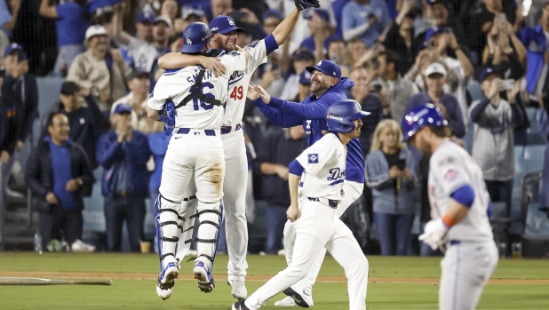 epaselect epa11672273 The Los Angeles Dodgers' celebrate winning game six of the Major League Baseball (MLB) National League Championship Series against the New York Mets in Los Angeles, California, 20 October 2024. The Dodgers will face the New York Yankees in the upcoming World Series.  EPA/CAROLINE BREHMAN