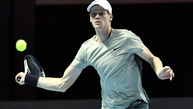 epa11669469 Jannik Sinner of Italy during his final match against Carlos Alcaraz of Spain at the Six Kings Slam exhibition tennis tournament in Riyadh, Saudi Arabia, 19 October 2024.  EPA/STR