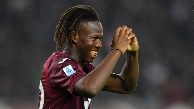 TURIN, ITALY - OCTOBER 25: Alieu Eybi Njie of Torino celebrates scoring his team's first goal during the Serie A match between Torino and Como at Stadio Olimpico di Torino on October 25, 2024 in Turin, Italy. (Photo by Valerio Pennicino/Getty Images)