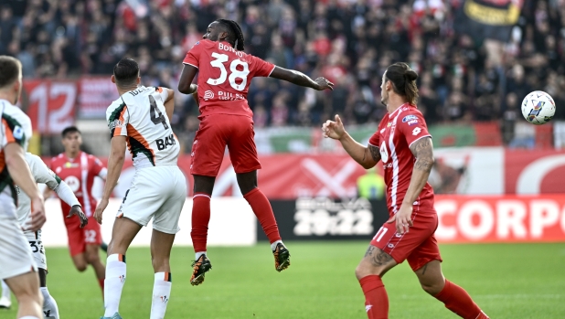 AC Monza's Warren Bondo and Milan Djuric during ninth Serie A soccer match between Monza and Venezia, at the U-Power Stadium in Monza, Italy - Sunday, October 27, 2024. Sport - Soccer (Photo AC Monza/LaPresse by Studio Buzzi)