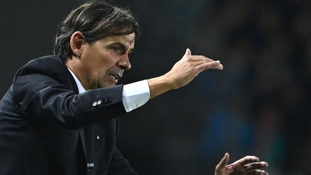 Inter Milan's Italian coach Simone Inzaghi reacts during the Italian Serie A football match Empoli vs Inter Milan at Carlo Castellani stadium in Empoli on October 30, 2024. (Photo by Isabella BONOTTO / AFP)