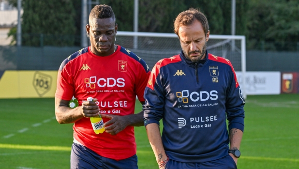 Mario Balotelli and Genoa’s head coach Alberto Gilardino during Mario Balotelli’s arrival at Genoa CFC in Genova, Italy - Monday, October 28, 2024. Sport - Soccer . (Photo by Tano Pecoraro/Lapresse)
Mario Balotelli and Genoaճ head coach Alberto Gilardino during Mario Balotelliճ arrival at Genoa CFC in Genova, Italy - Monday, October 28, 2024. Sport - Soccer . (Photo by Tano Pecoraro/Lapresse)