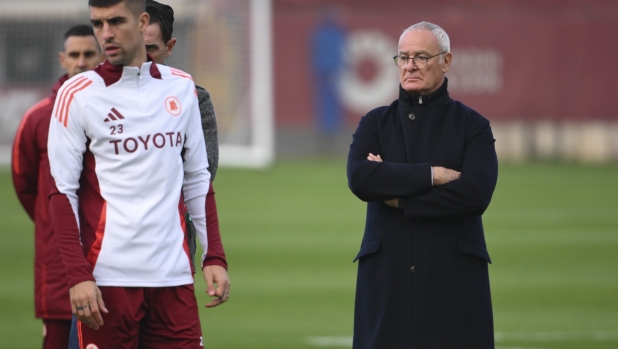 ROME, ITALY - NOVEMBER 14: AS Roma coach Claudio Ranieri during training session at Centro Sportivo Fulvio Bernardini on November 14, 2024 in Rome, Italy. (Photo by Luciano Rossi/AS Roma via Getty Images)