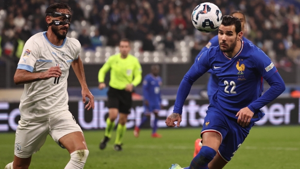 epa11721693 Sagiv Jehezkel of Israel (L) and Theo Hernandez of France (R) in action during the UEFA Nations League soccer match between France and Israel in Saint-Denis, France, 14 November 2024.  EPA/CHRISTOPHE PETIT TESSON