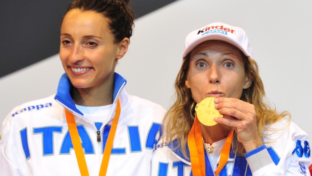 (From L) Silver medalist Italy's Elisa Di Francisca and  gold medalist Italy's Valentina Vezzali pose on the podium of the Women's Foil at the 2011 World Fencing Championships in Catania on October 11, 2011.  AFP PHOTO / GIUSEPPE CACACE