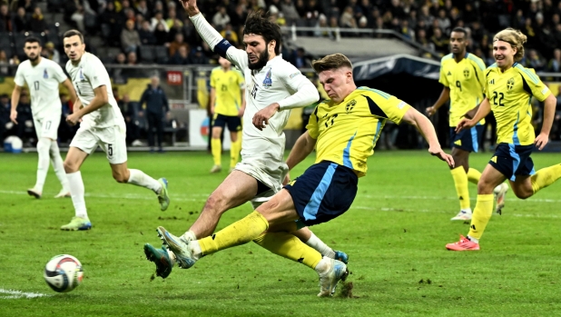 epa11729819 Sweden's Viktor Gyokeres scores the 3-0 under pressure from Azerbaijan's Badavi Huseynov (L) during the UEFA Nations League match between Sweden and Azerbaijan at Strawberry Arena in Stockholm, Sweden, 19 November 2024.  EPA/Claudio Bresciani  SWEDEN OUT