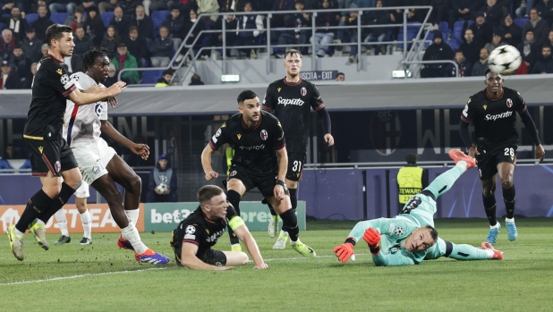 Lille's Ngal'Ayel Mukau scores the 0-1 goal during the UEFA Champions League soccer match between Bologna FC and LOSC Lille at Renato Dall'Ara stadium in Bologna, Italy, 27 November 2024. ANSA/ELISABETTA BARACCHI