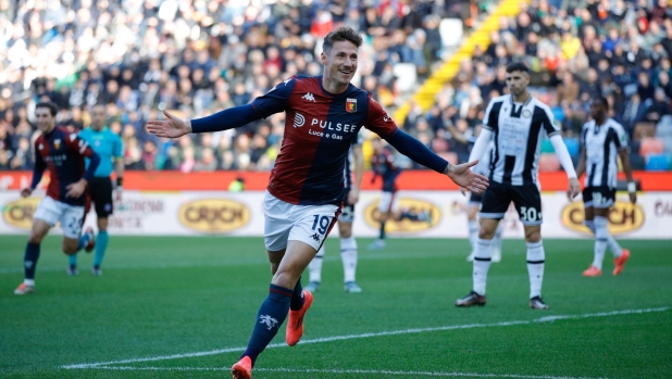 UDINE, ITALY - DECEMBER 01: Andrea Pinamonti of Genoa celebrates scoring the opening goal during the Serie A match between Udinese and Genoa at Stadio Friuli on December 01, 2024 in Udine, Italy. (Photo by Timothy Rogers/Getty Images)