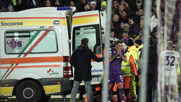 Fiorentina?s Edoardo Bove injured and the desperation of Fiorentina's Danilo Cataldi during the Serie A Enilive 2024/2025 match between Fiorentina and Inter - Serie A Enilive at Artemio Franchi Stadium - Sport, Soccer - Florence, Italy - Sunday December 1, 2024 (Photo by Massimo Paolone/LaPresse)