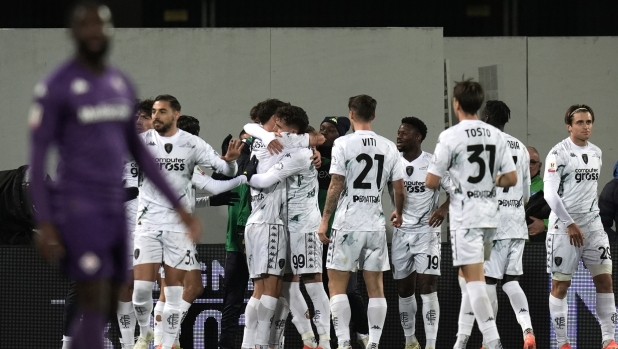 Empoli's Sebastiano Esposito celebrates after scoring the 2-2 goal for his team during the Round of 16 Frecciarossa Italian Cup 2024/2025 match between Fiorentina and Empoli at Artemio Franchi stadium - Sport, Soccer - Florence, Italy - Wednesday December 4, 2024 (Photo by Massimo Paolone/LaPresse)