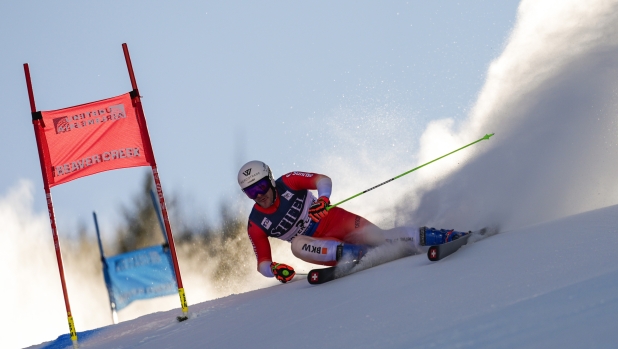 Switzerland's Thomas Tumler competes during a men's World Cup giant slalom skiing race, Sunday, Dec. 8, 2024, in Beaver Creek. (AP Photo/John Locher)