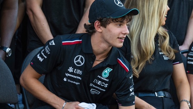 Mercedes' Italian teenage driver Andrea Kimi Antonelli, who will be replacing British driver Lewis Hamilton, arrives to pose for a group photo with their team ahead of the Abu Dhabi Formula One Grand Prix at the Yas Marina Circuit in Abu Dhabi on December 5, 2024. (Photo by Andrej ISAKOVIC / AFP)