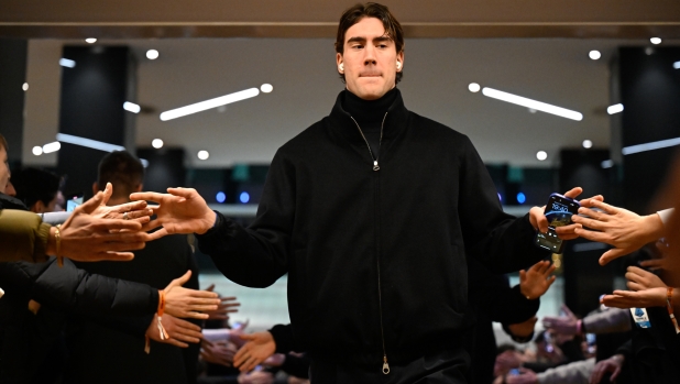 TURIN, ITALY - DECEMBER 17: Dusan Vlahovic of Juventus arrives at the stadium prior to the Coppa Italia match between Juventus and Cagliari Calcio at Allianz Stadium on December 17, 2024 in Turin, Italy. (Photo by Daniele Badolato - Juventus FC/Juventus FC via Getty Images)